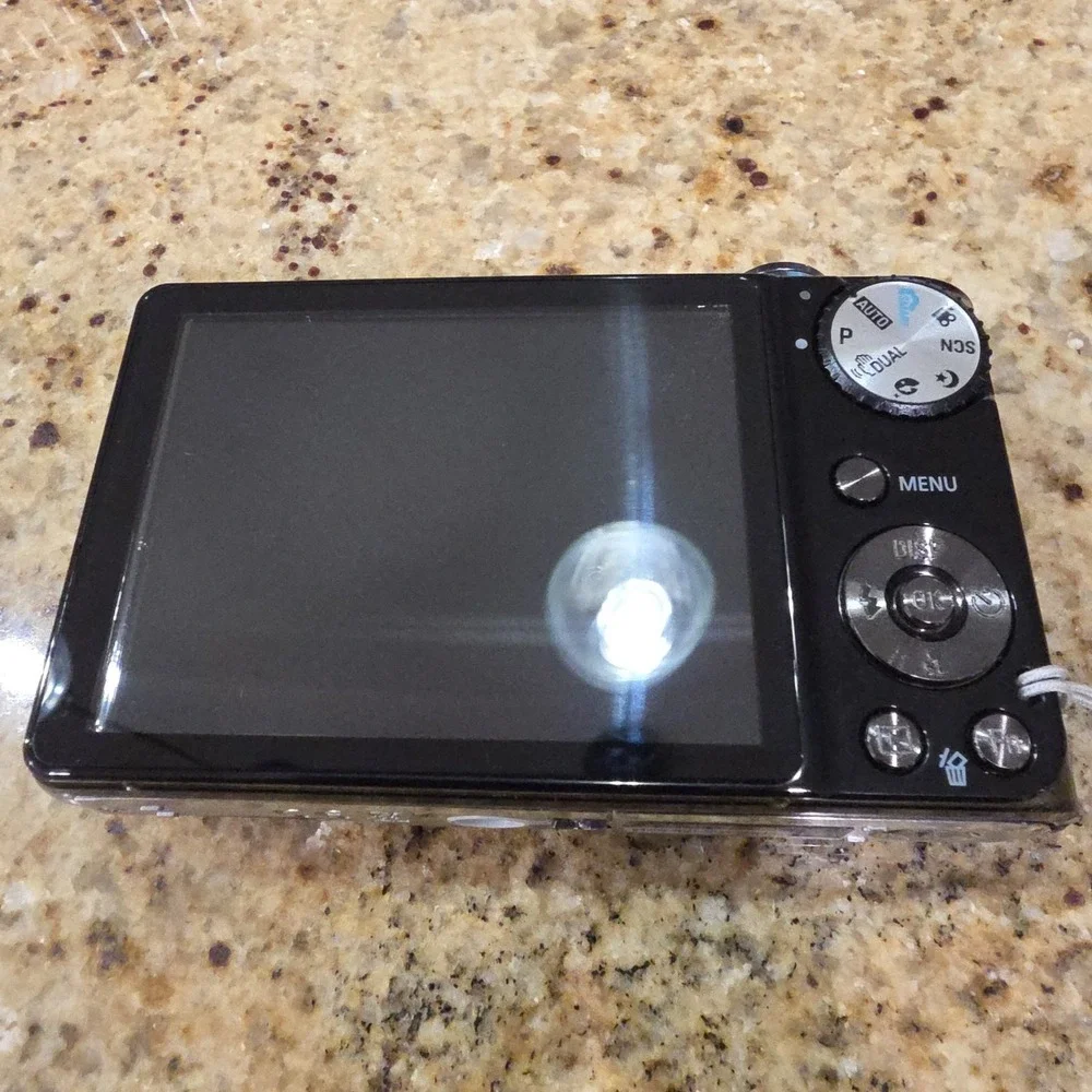 Samsung TL210 12.2 MP DualView Digital Camera w/‎ Battery - FOR PARTS